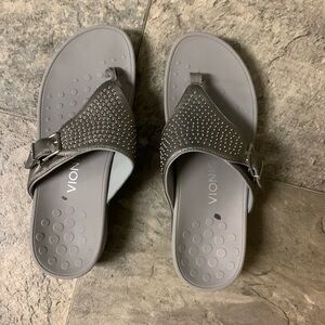 Vionic toe post wedge silver sandals size 9